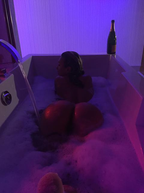 Chloe Caramel - Image 5